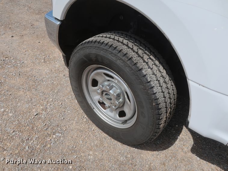 image for item HT9586 2017 Ford F350 Super Duty XL  utility bed pickup truck