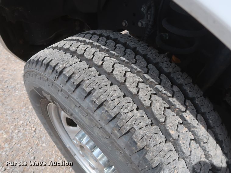 image for item HT9586 2017 Ford F350 Super Duty XL  utility bed pickup truck