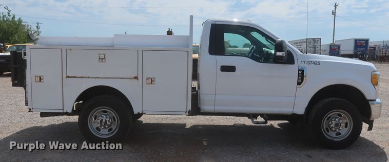 image for item HT9587 2017 Ford F350 Super Duty XL  utility bed pickup truck