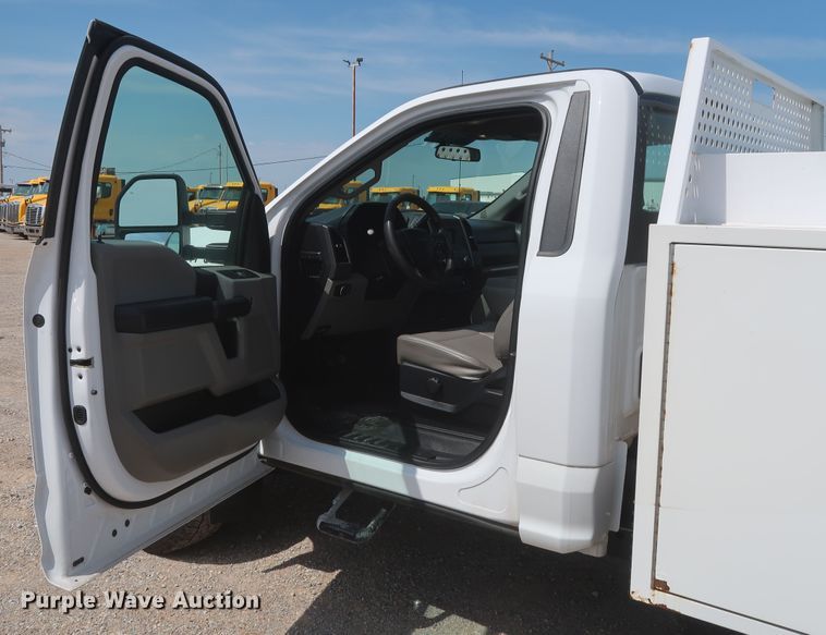 image for item HT9587 2017 Ford F350 Super Duty XL  utility bed pickup truck