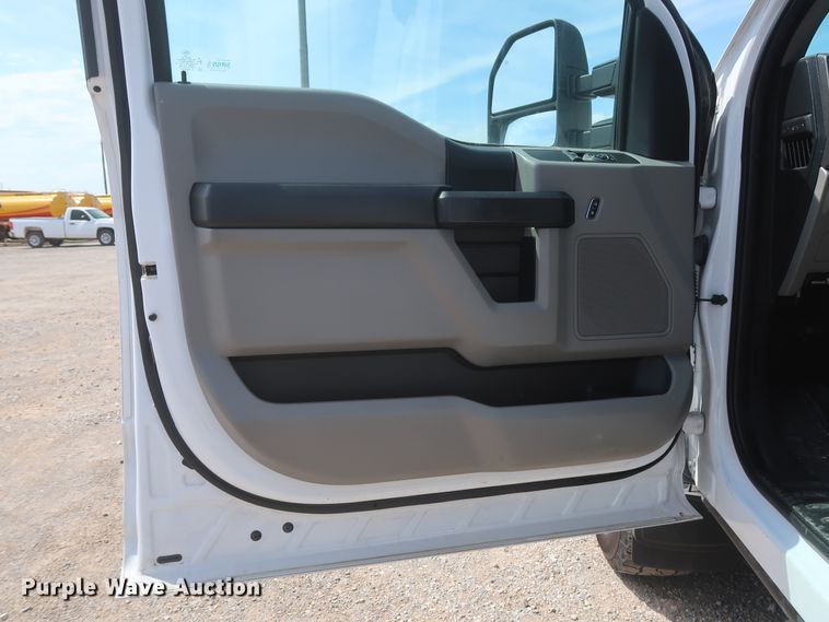 image for item HT9587 2017 Ford F350 Super Duty XL  utility bed pickup truck