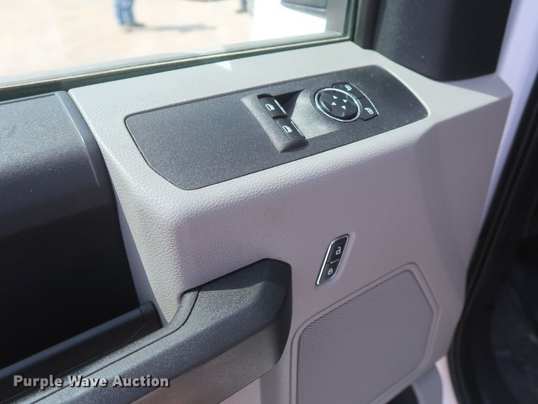 image for item HT9587 2017 Ford F350 Super Duty XL  utility bed pickup truck