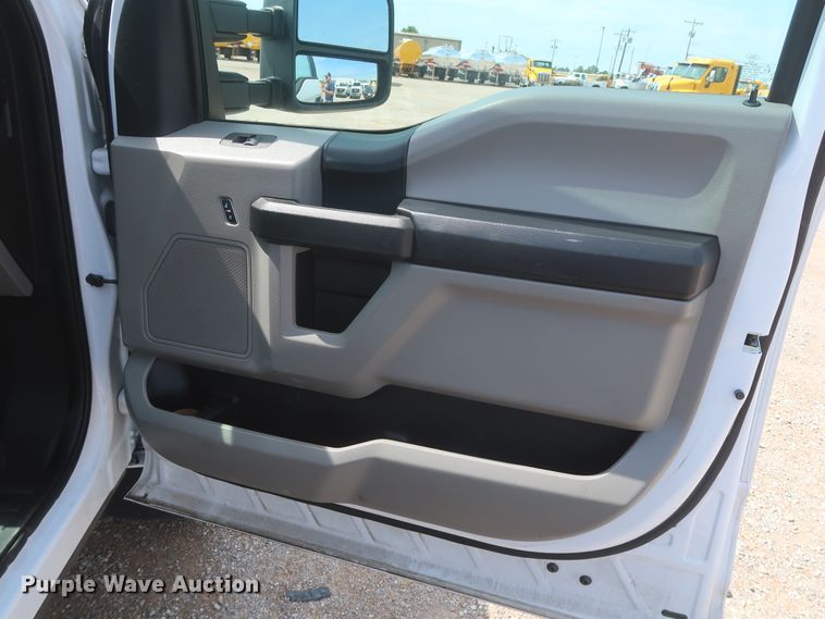 image for item HT9587 2017 Ford F350 Super Duty XL  utility bed pickup truck