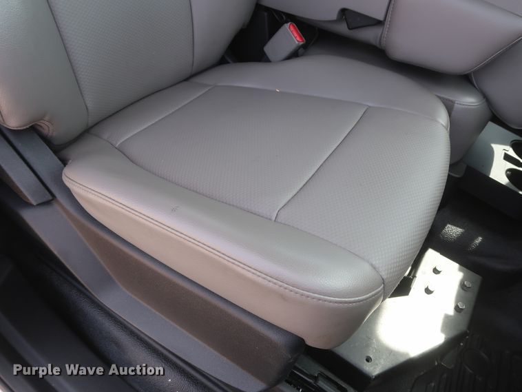 image for item HT9587 2017 Ford F350 Super Duty XL  utility bed pickup truck