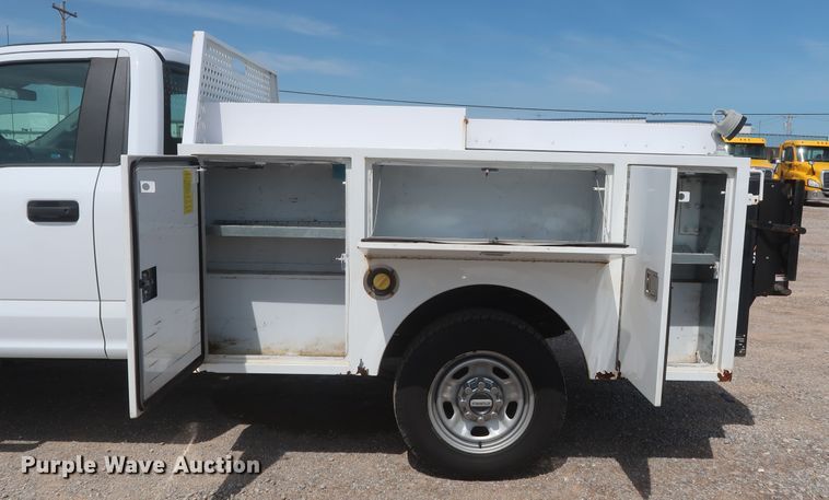 image for item HT9587 2017 Ford F350 Super Duty XL  utility bed pickup truck