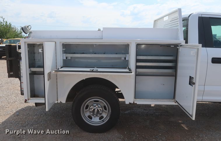 image for item HT9587 2017 Ford F350 Super Duty XL  utility bed pickup truck