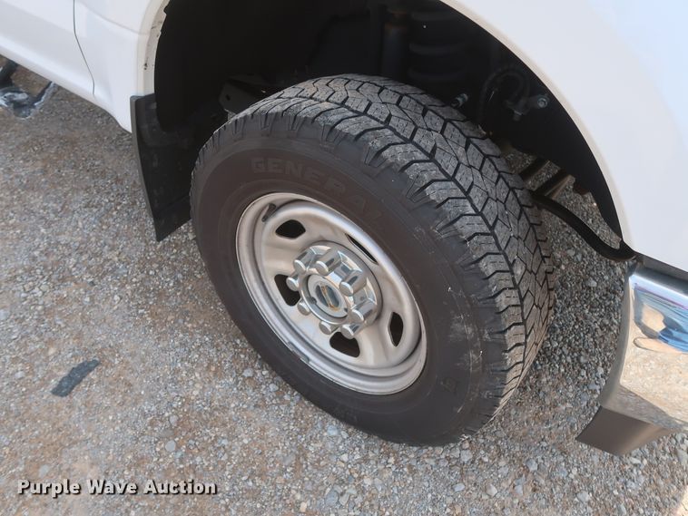 image for item HT9587 2017 Ford F350 Super Duty XL  utility bed pickup truck