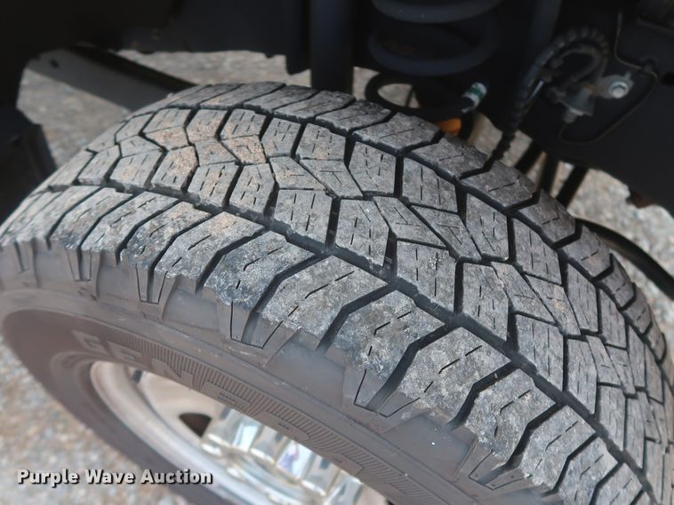 image for item HT9587 2017 Ford F350 Super Duty XL  utility bed pickup truck