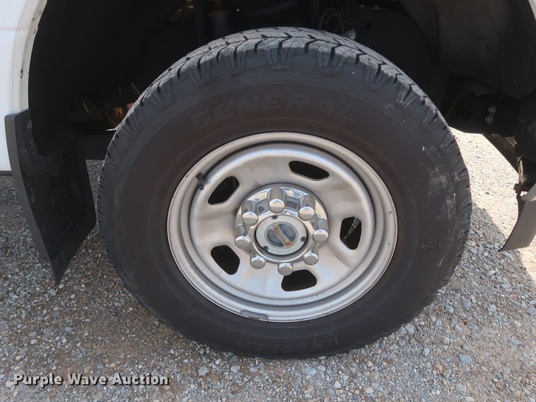 image for item HT9587 2017 Ford F350 Super Duty XL  utility bed pickup truck