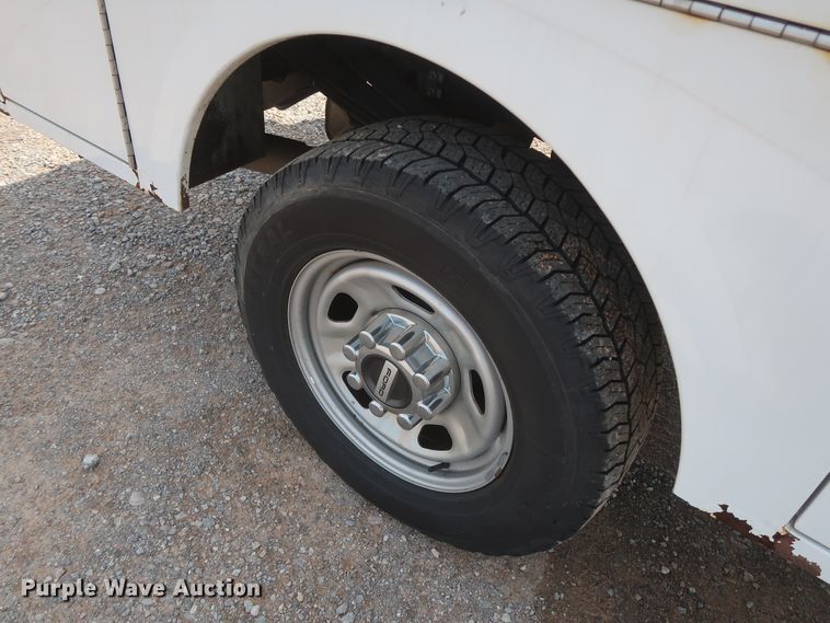 image for item HT9587 2017 Ford F350 Super Duty XL  utility bed pickup truck