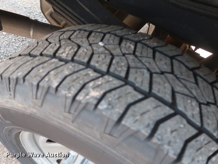 image for item HT9587 2017 Ford F350 Super Duty XL  utility bed pickup truck