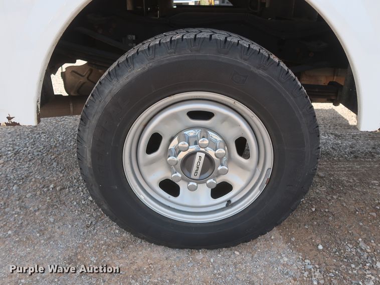 image for item HT9587 2017 Ford F350 Super Duty XL  utility bed pickup truck