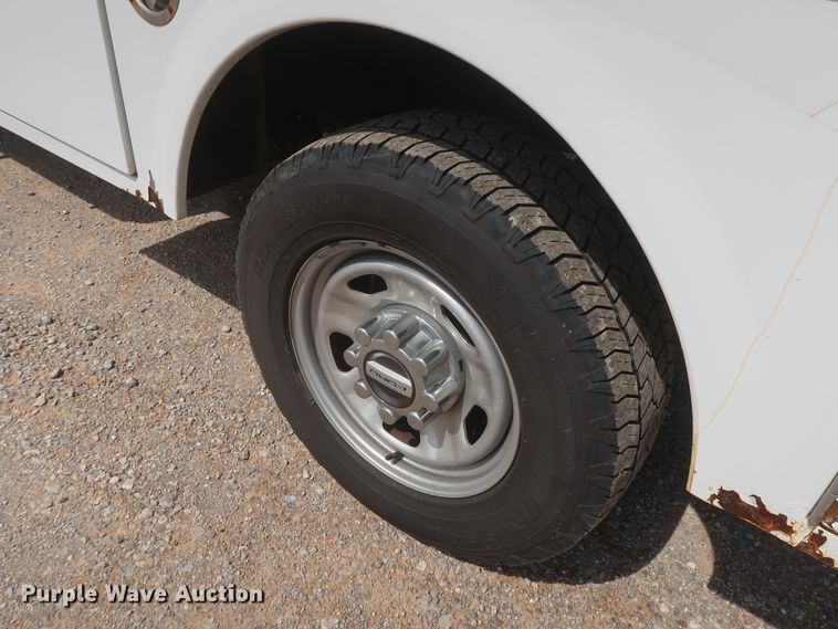 image for item HT9587 2017 Ford F350 Super Duty XL  utility bed pickup truck