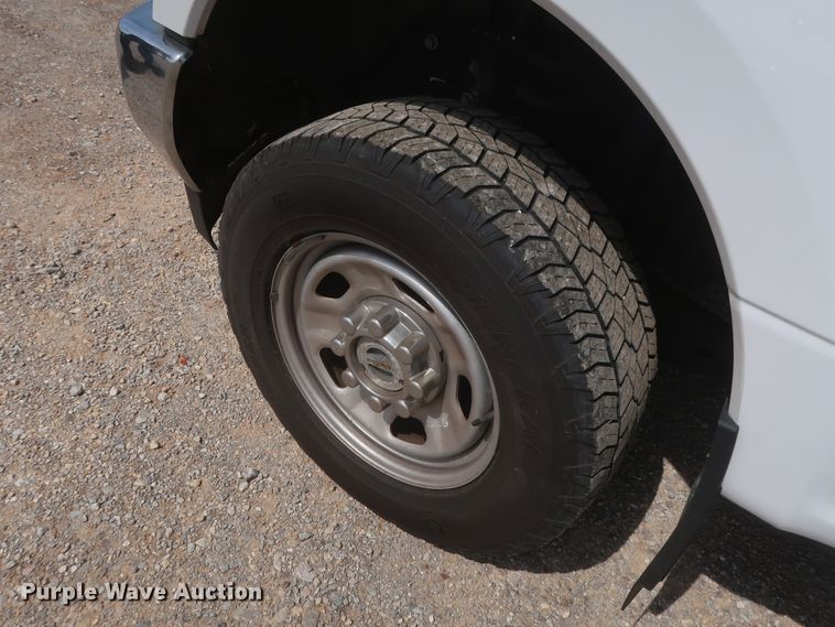 image for item HT9587 2017 Ford F350 Super Duty XL  utility bed pickup truck