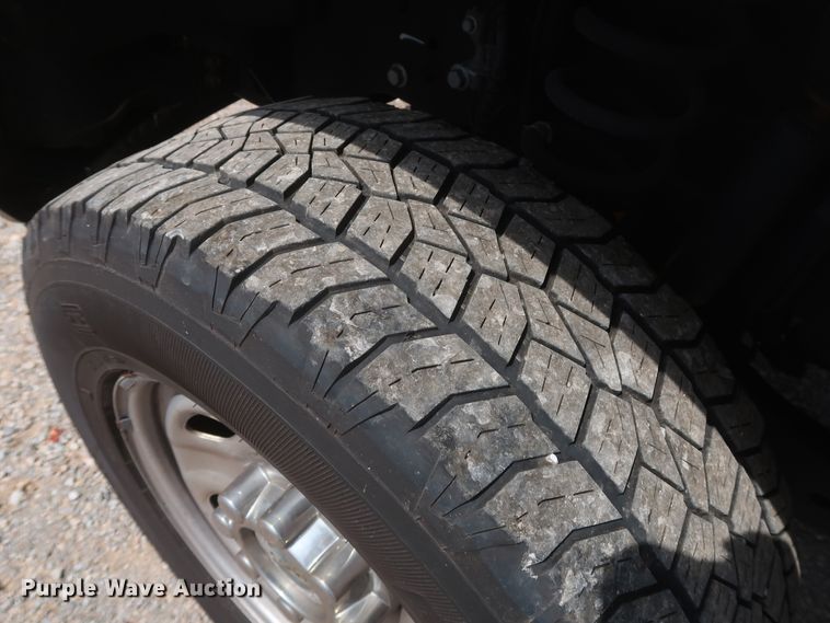 image for item HT9587 2017 Ford F350 Super Duty XL  utility bed pickup truck