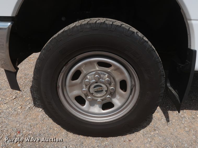 image for item HT9587 2017 Ford F350 Super Duty XL  utility bed pickup truck