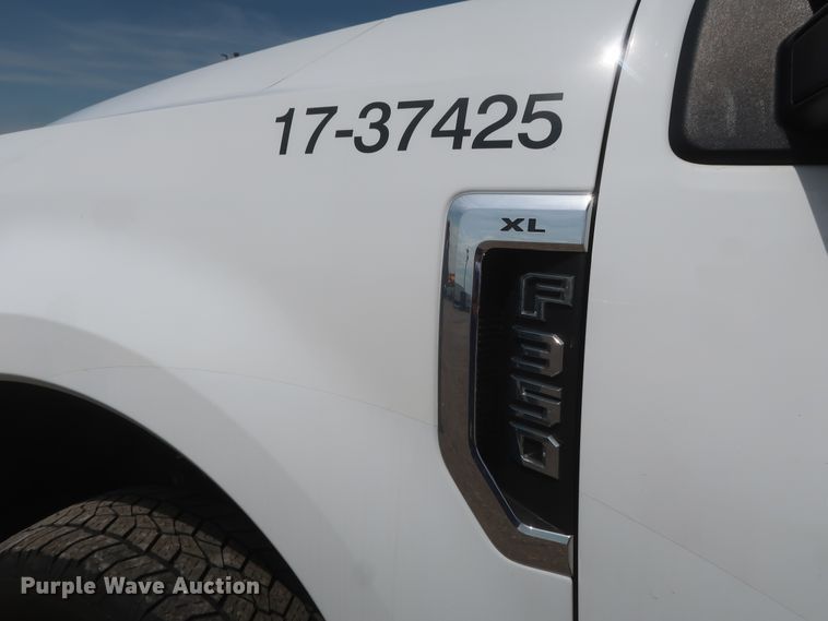 image for item HT9587 2017 Ford F350 Super Duty XL  utility bed pickup truck