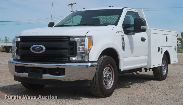 image for item HT9588 2017 Ford F350 Super Duty XL  utility bed pickup truck