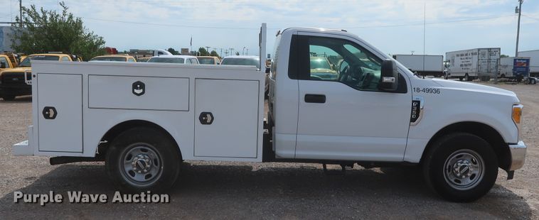 image for item HT9588 2017 Ford F350 Super Duty XL  utility bed pickup truck