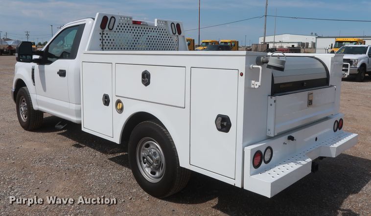 image for item HT9588 2017 Ford F350 Super Duty XL  utility bed pickup truck