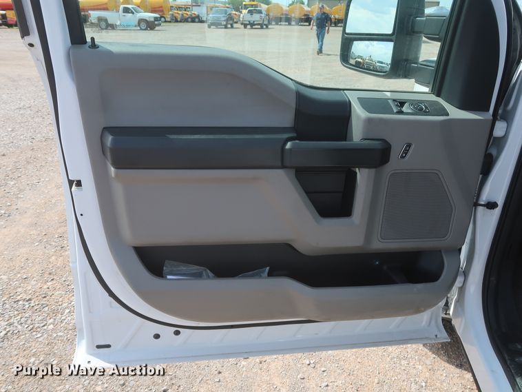 image for item HT9588 2017 Ford F350 Super Duty XL  utility bed pickup truck