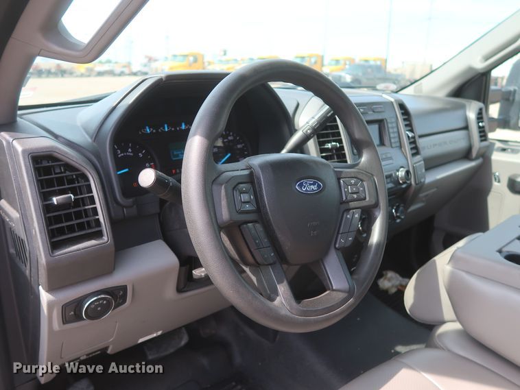 image for item HT9588 2017 Ford F350 Super Duty XL  utility bed pickup truck