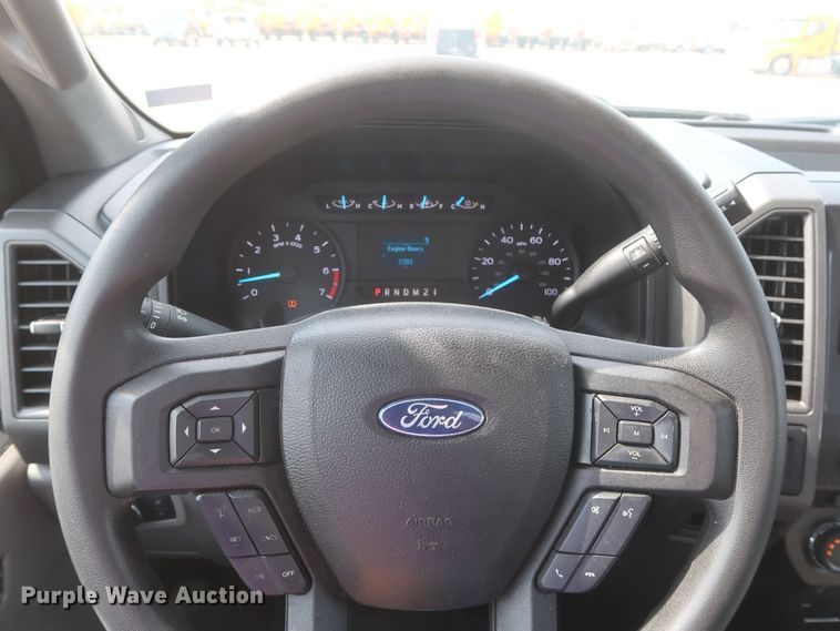 image for item HT9588 2017 Ford F350 Super Duty XL  utility bed pickup truck