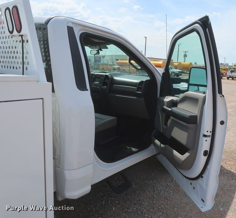 image for item HT9588 2017 Ford F350 Super Duty XL  utility bed pickup truck