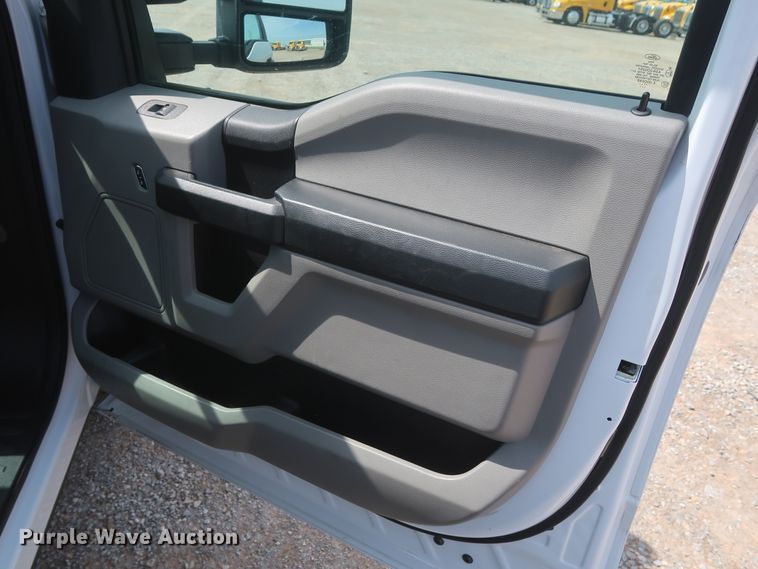 image for item HT9588 2017 Ford F350 Super Duty XL  utility bed pickup truck