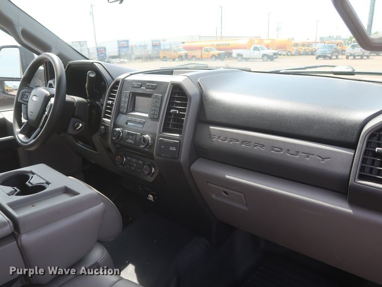 image for item HT9588 2017 Ford F350 Super Duty XL  utility bed pickup truck