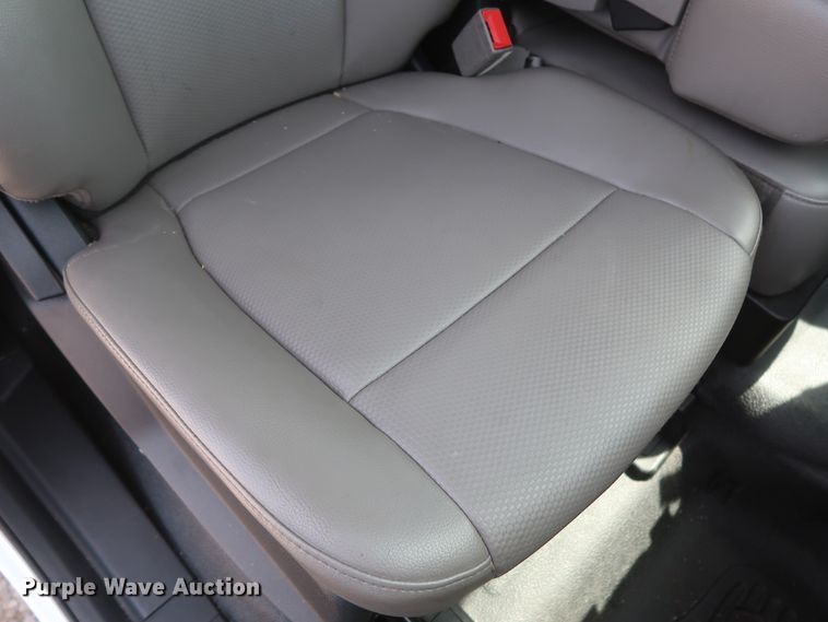 image for item HT9588 2017 Ford F350 Super Duty XL  utility bed pickup truck