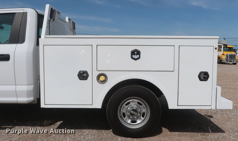 image for item HT9588 2017 Ford F350 Super Duty XL  utility bed pickup truck