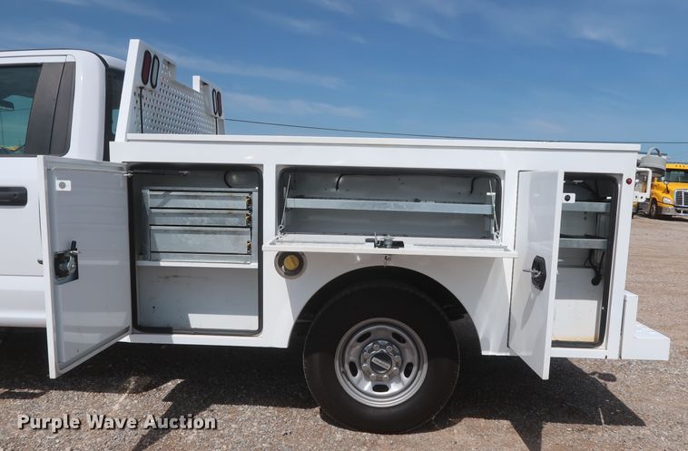 image for item HT9588 2017 Ford F350 Super Duty XL  utility bed pickup truck