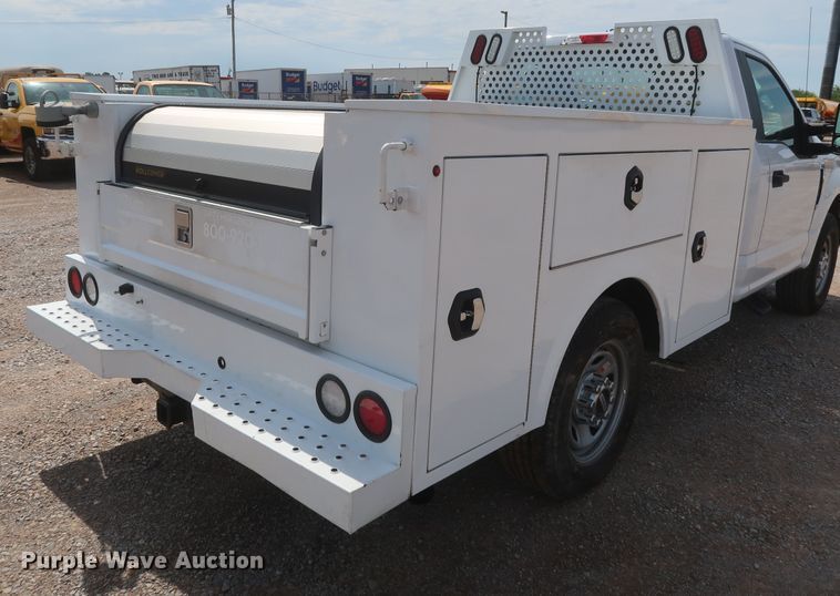 image for item HT9588 2017 Ford F350 Super Duty XL  utility bed pickup truck