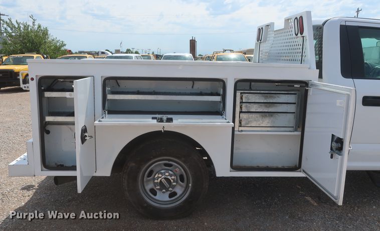 image for item HT9588 2017 Ford F350 Super Duty XL  utility bed pickup truck