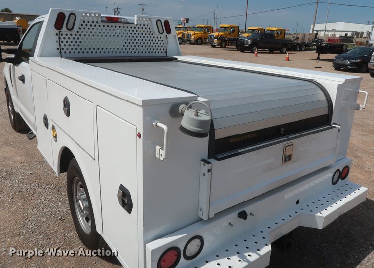 image for item HT9588 2017 Ford F350 Super Duty XL  utility bed pickup truck