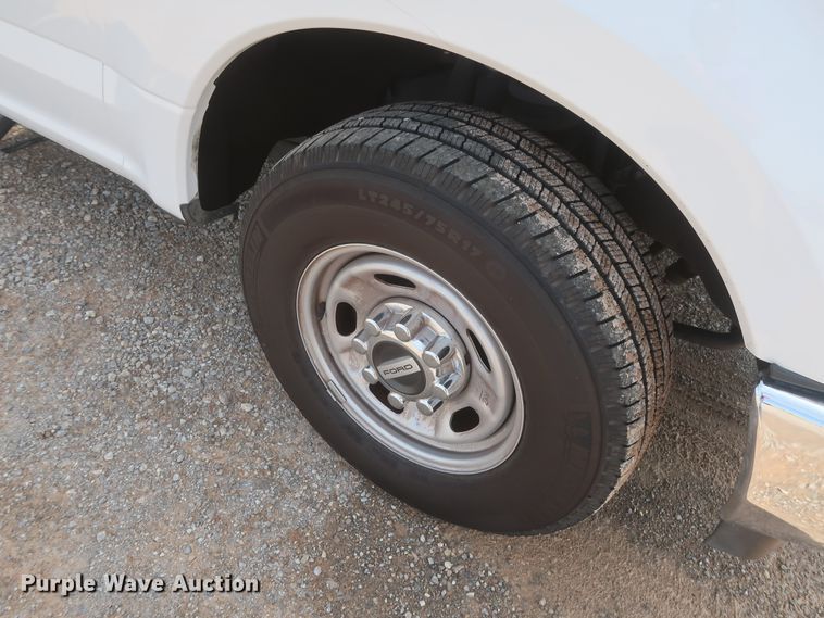 image for item HT9588 2017 Ford F350 Super Duty XL  utility bed pickup truck