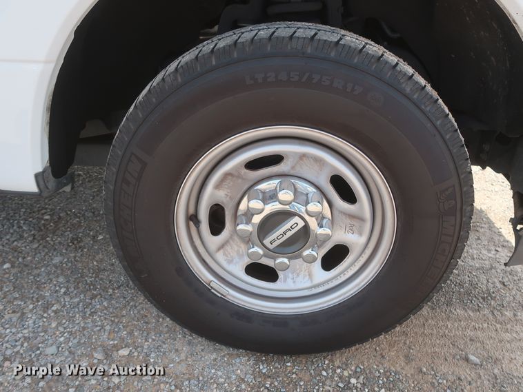 image for item HT9588 2017 Ford F350 Super Duty XL  utility bed pickup truck