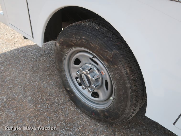 image for item HT9588 2017 Ford F350 Super Duty XL  utility bed pickup truck