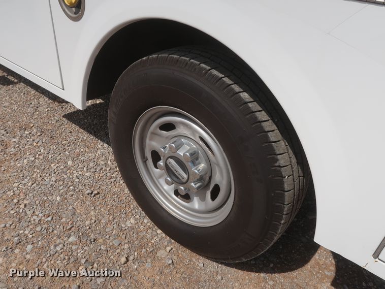 image for item HT9588 2017 Ford F350 Super Duty XL  utility bed pickup truck