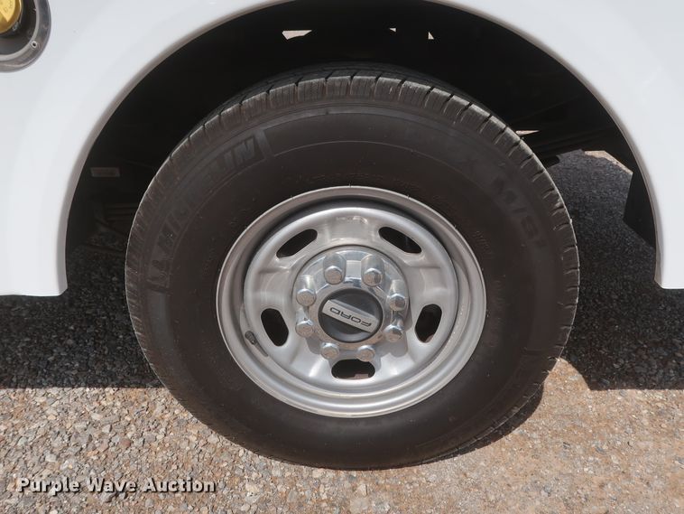 image for item HT9588 2017 Ford F350 Super Duty XL  utility bed pickup truck