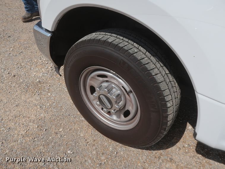 image for item HT9588 2017 Ford F350 Super Duty XL  utility bed pickup truck