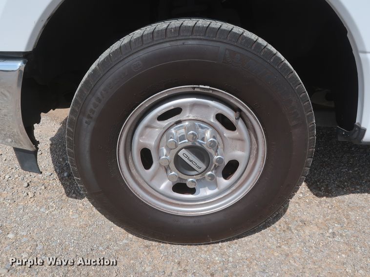 image for item HT9588 2017 Ford F350 Super Duty XL  utility bed pickup truck