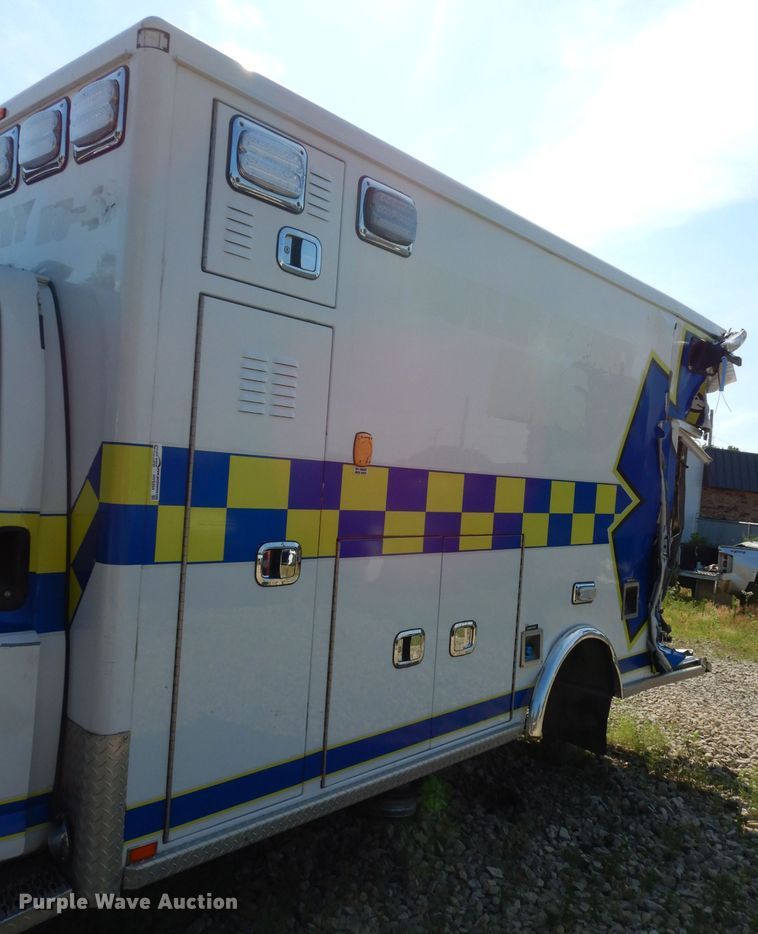 image for item HV9264 2014 AEV ambulance body