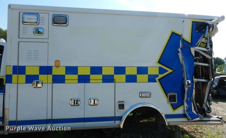 image for item HV9264 2014 AEV ambulance body