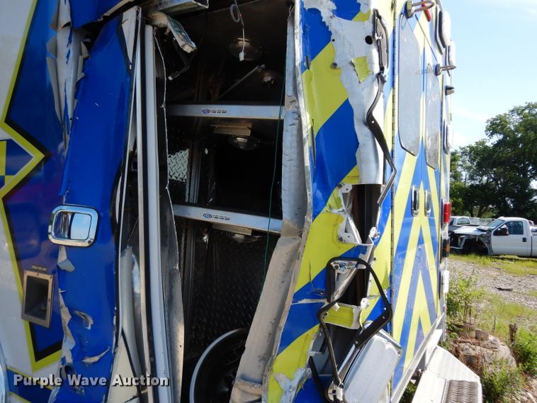 image for item HV9264 2014 AEV ambulance body