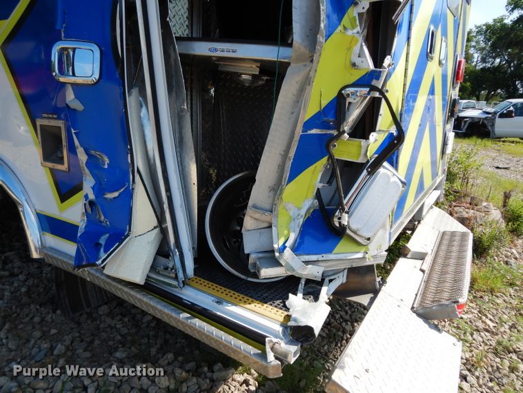 image for item HV9264 2014 AEV ambulance body