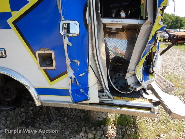 image for item HV9264 2014 AEV ambulance body