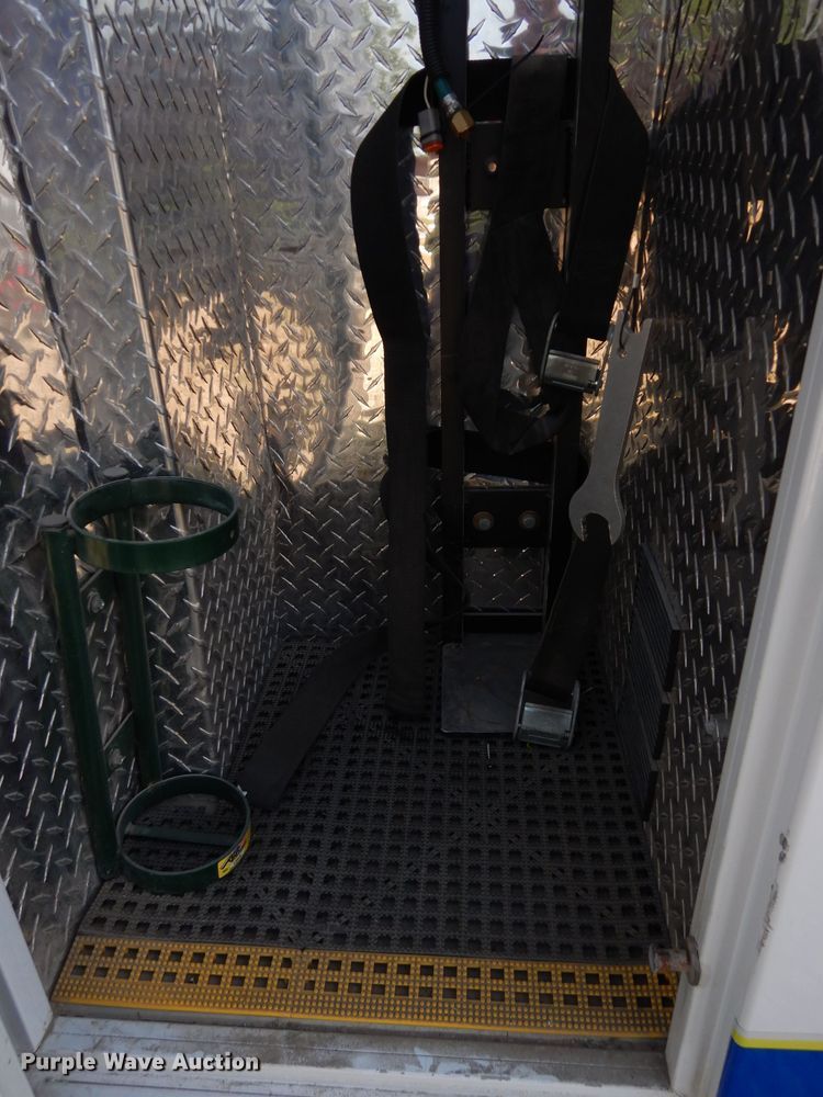 image for item HV9264 2014 AEV ambulance body