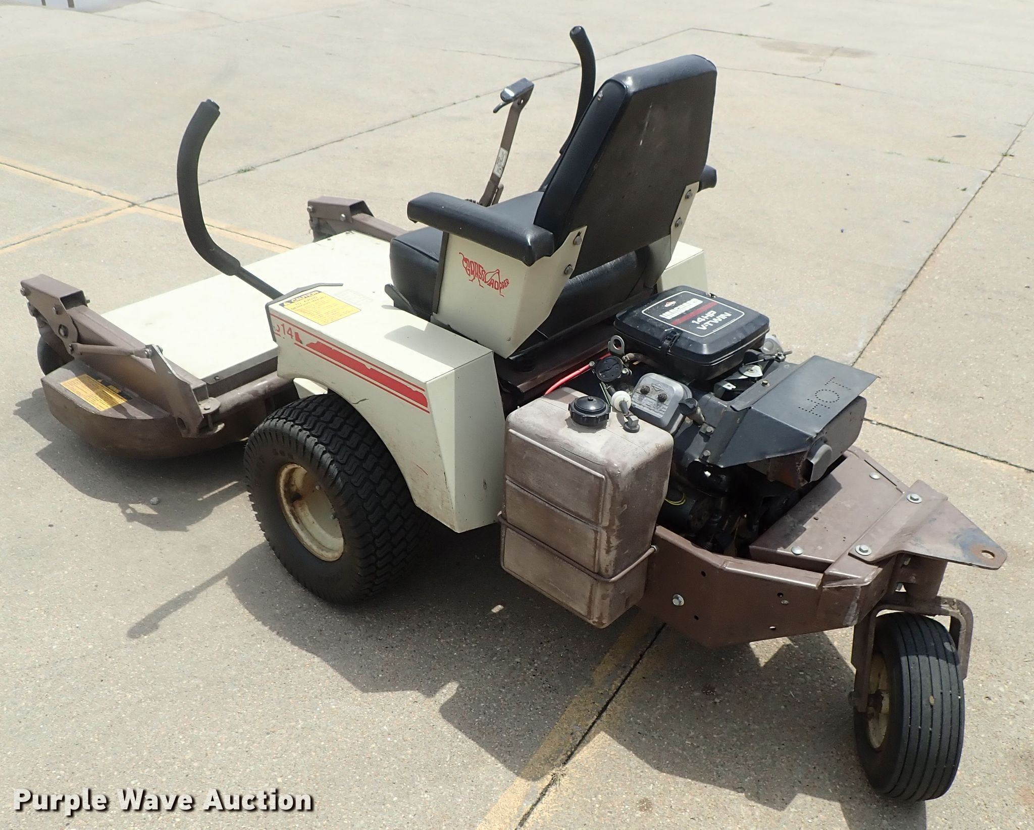 614 ZTR lawn mower in Mcpherson, KS Item GS9270 sold